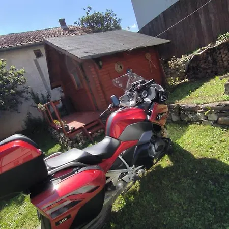 Vratnik 招待所 4*