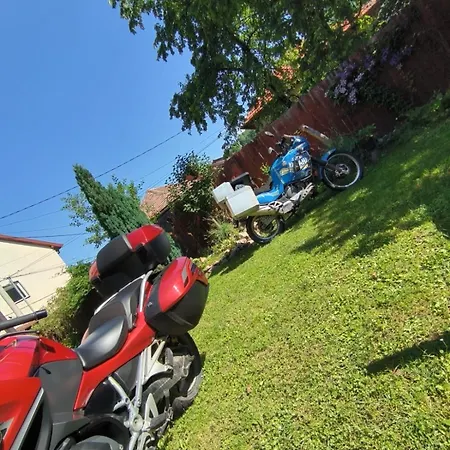 Vratnik 招待所 4*